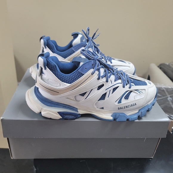 Balenciaga Men Sneaker - Picture 2 of 6